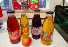 Épicerie locale Photo de bouteilles vous donnant accès à l'épicerie.